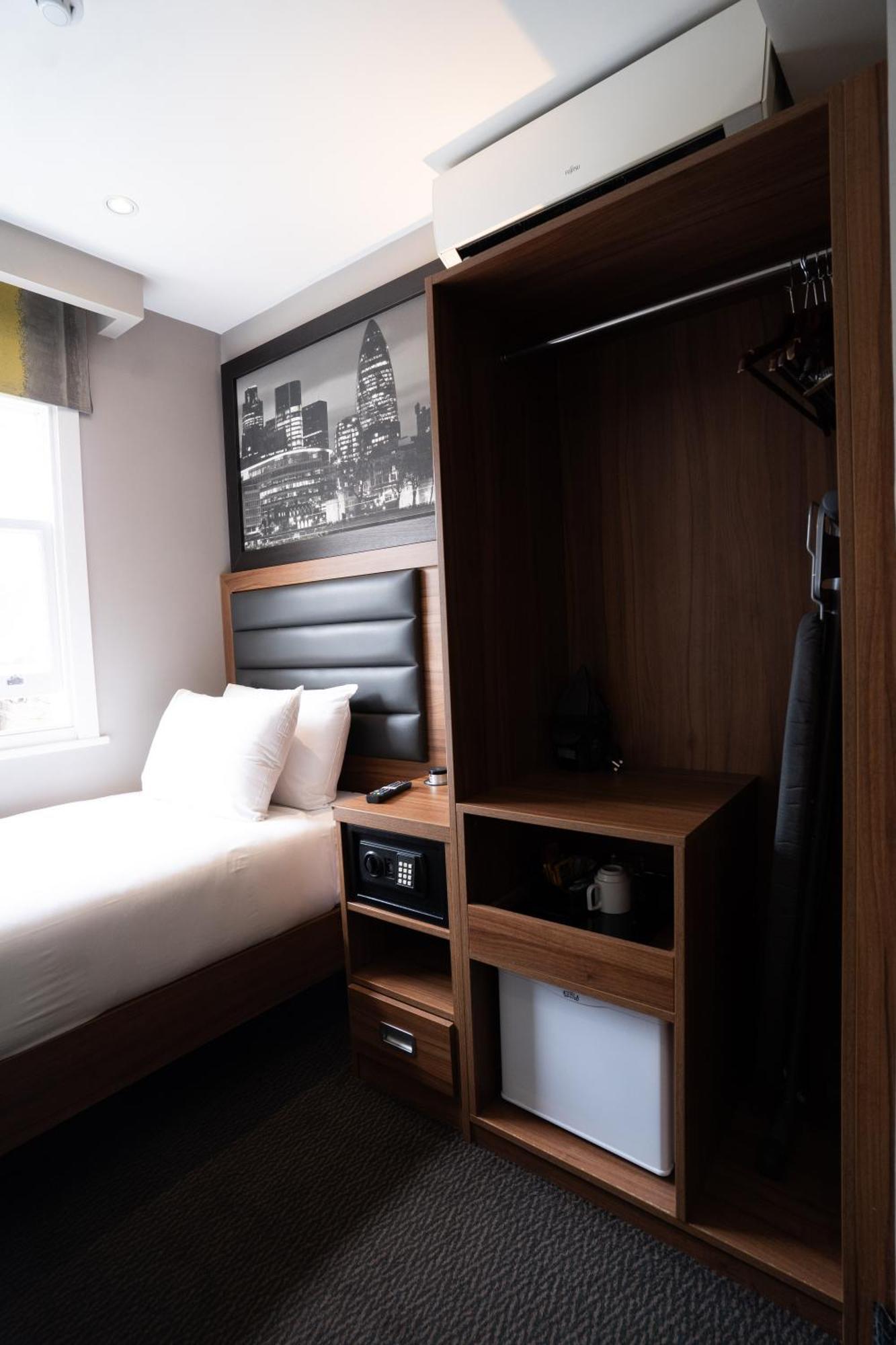 Hotel Court