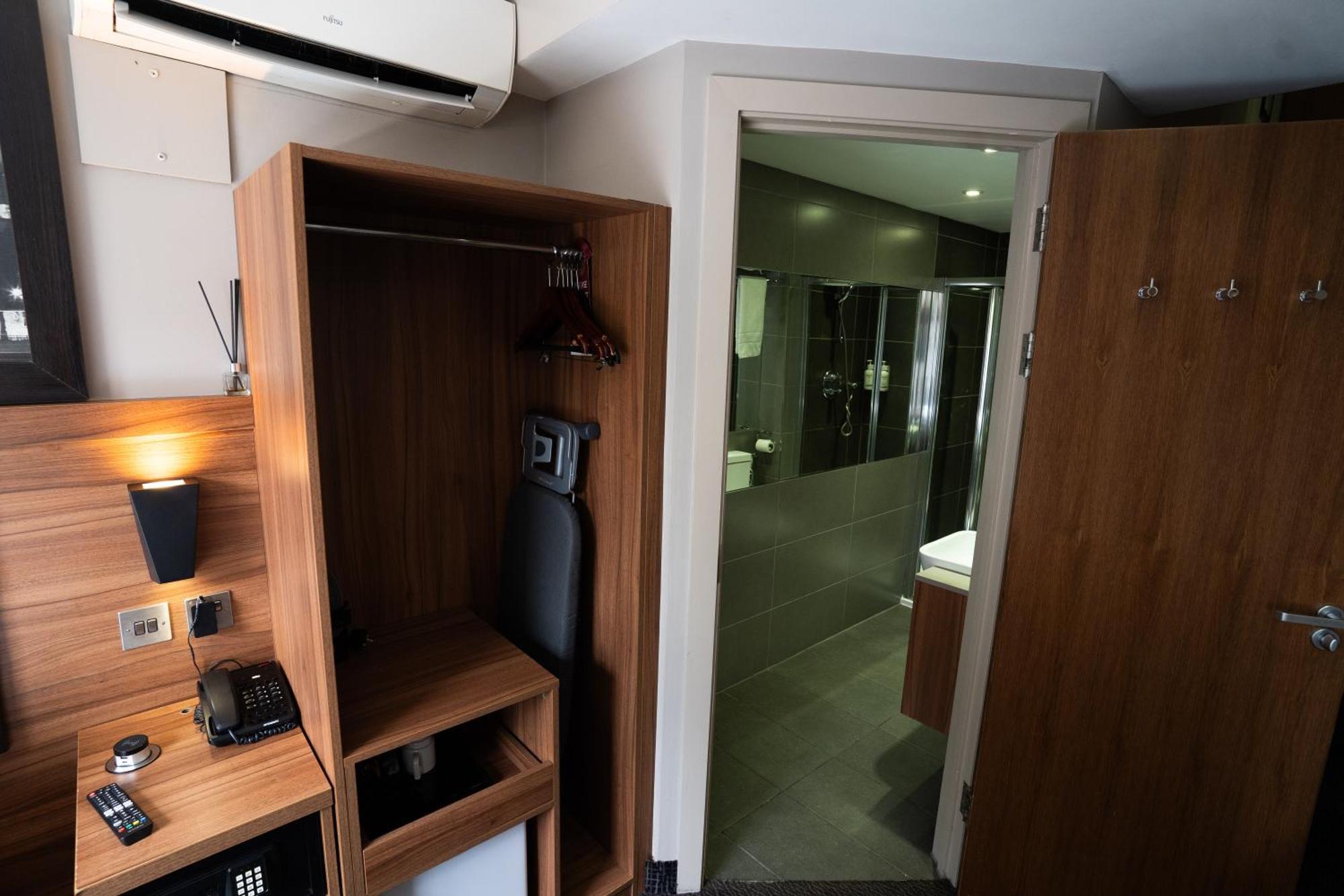 Hotel Court